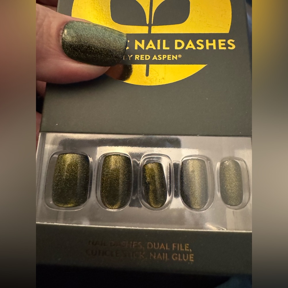 Red Aspen press on nails acrylic shimmering sloane green & gold catseye glitter